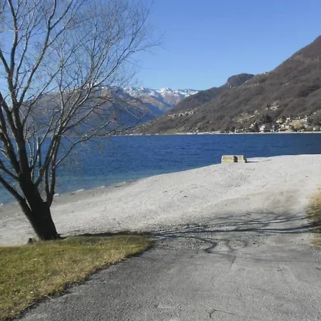 Favoloso Fronte Lago, アパート *