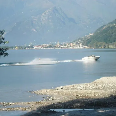 アパート Favoloso Fronte Lago, ジェーラ・ラーリオ