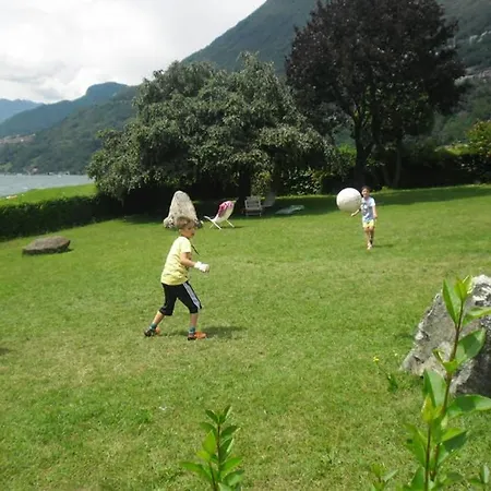 Favoloso Fronte Lago, アパート *
